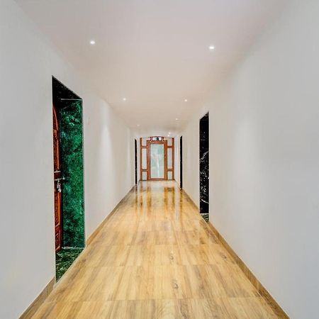 Oyo 67979 Hotel Hollywood Park Sasupada Екстер'єр фото