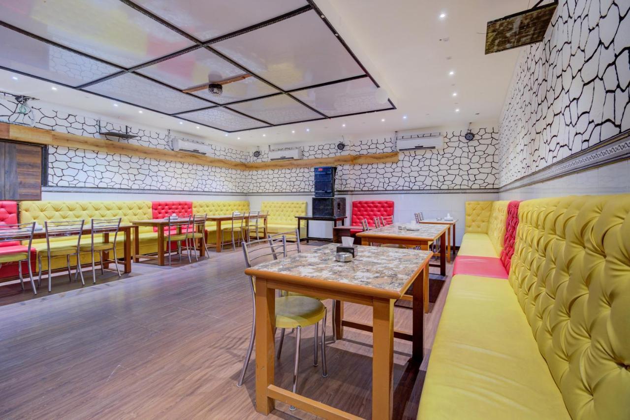 Oyo 67979 Hotel Hollywood Park Sasupada Екстер'єр фото