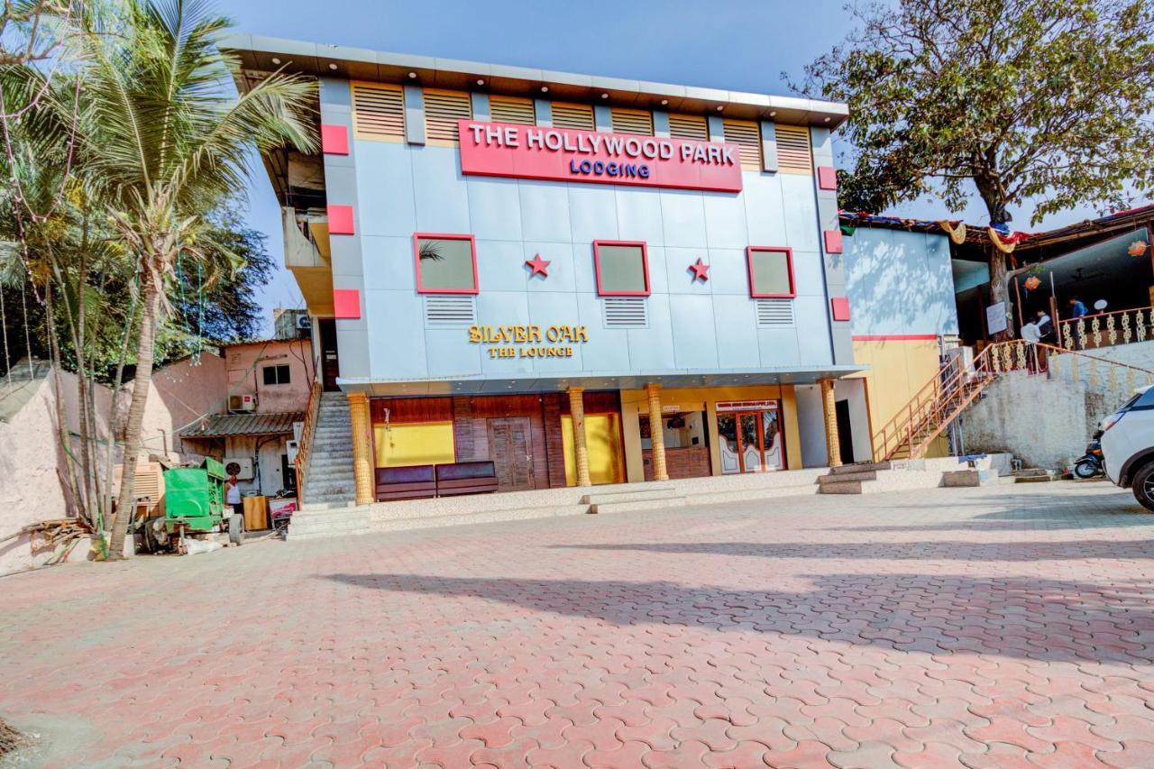 Oyo 67979 Hotel Hollywood Park Sasupada Екстер'єр фото